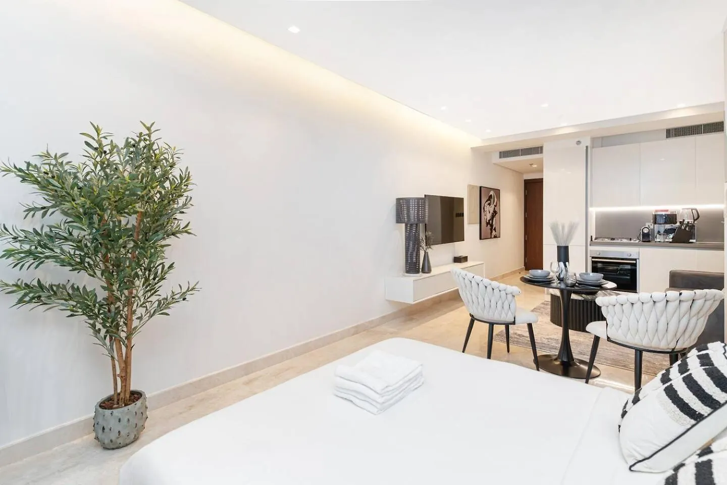 Trendy Studio! Walk To Burj Khalifasleeps 3! Dubai 0*,  United Arab Emirates