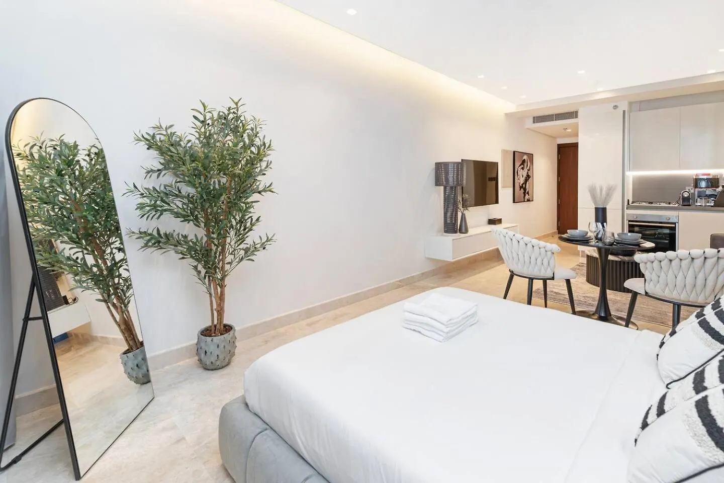 Apartment Trendy Studio! Walk To Burj Khalifasleeps 3! Dubai United Arab Emirates