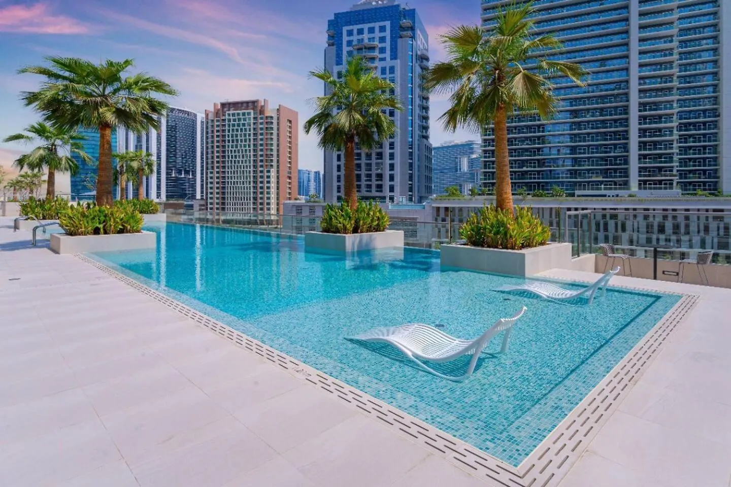 Trendy Studio! Walk To Burj Khalifasleeps 3! Dubai Apartment
