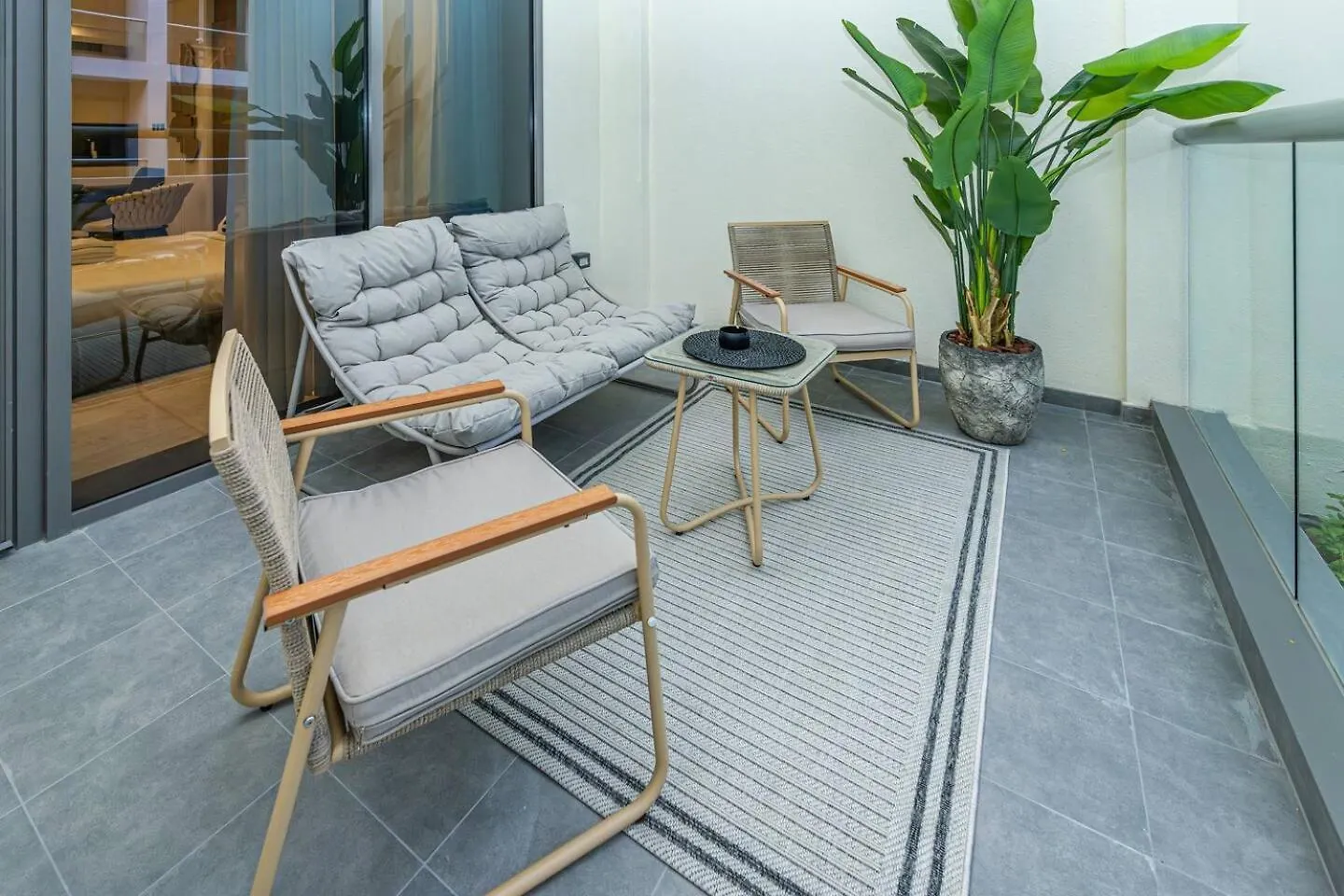 Trendy Studio! Walk To Burj Khalifasleeps 3! Dubai United Arab Emirates